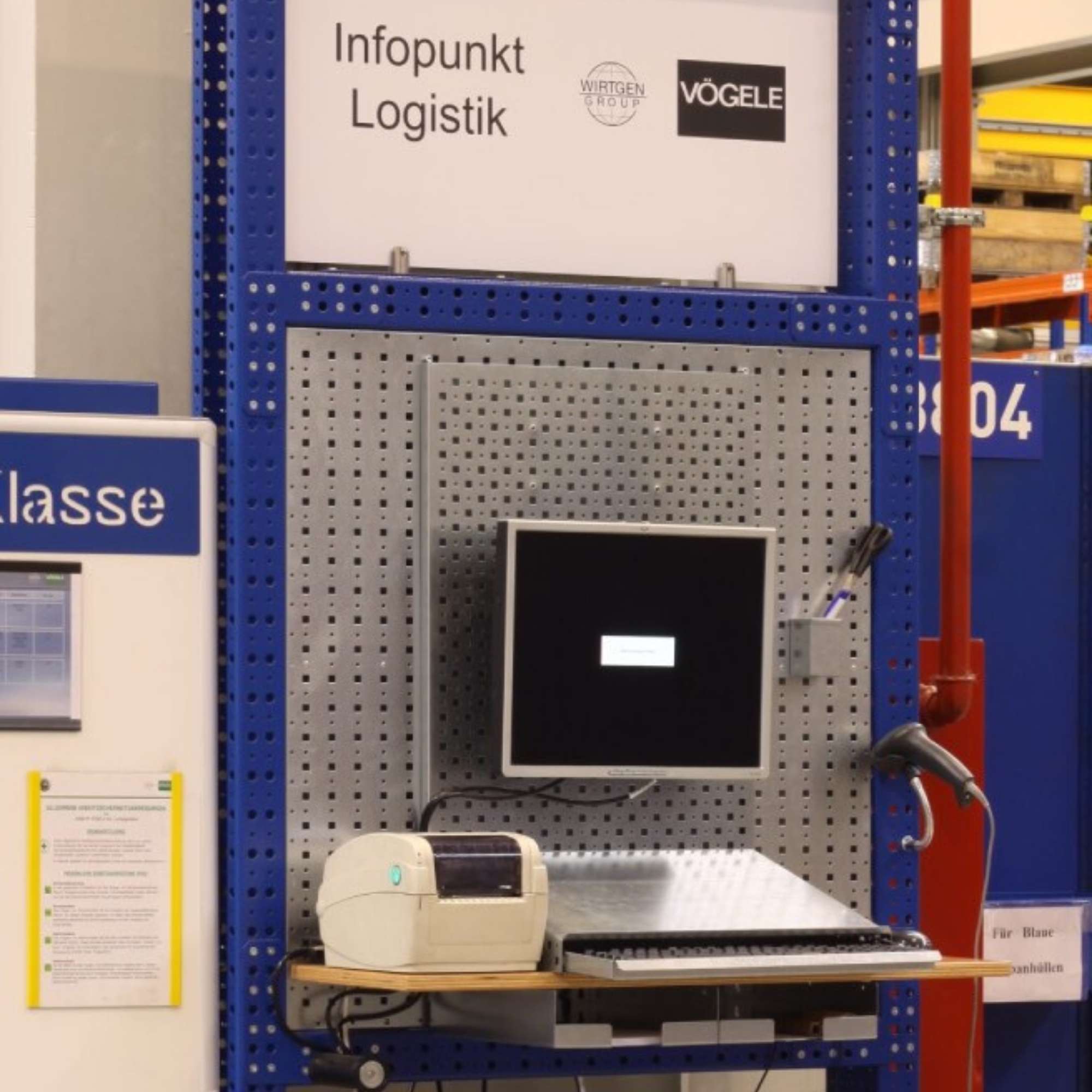 Arbeitsinsel mit zwei Holzablagen