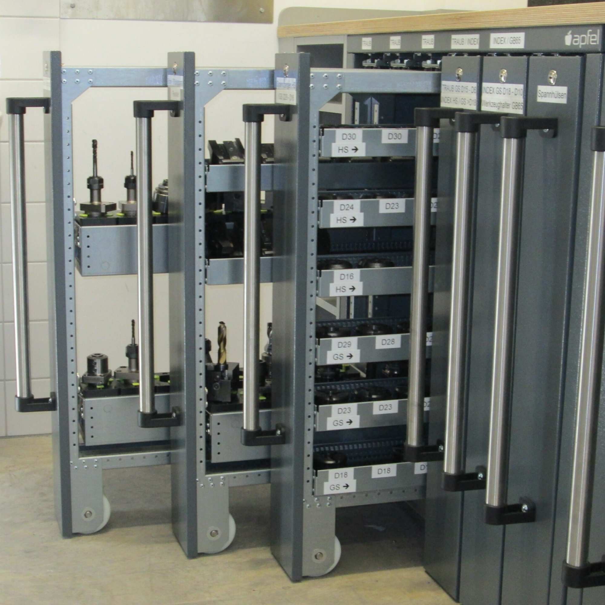 Niedriger Lagerschrank Werkbank