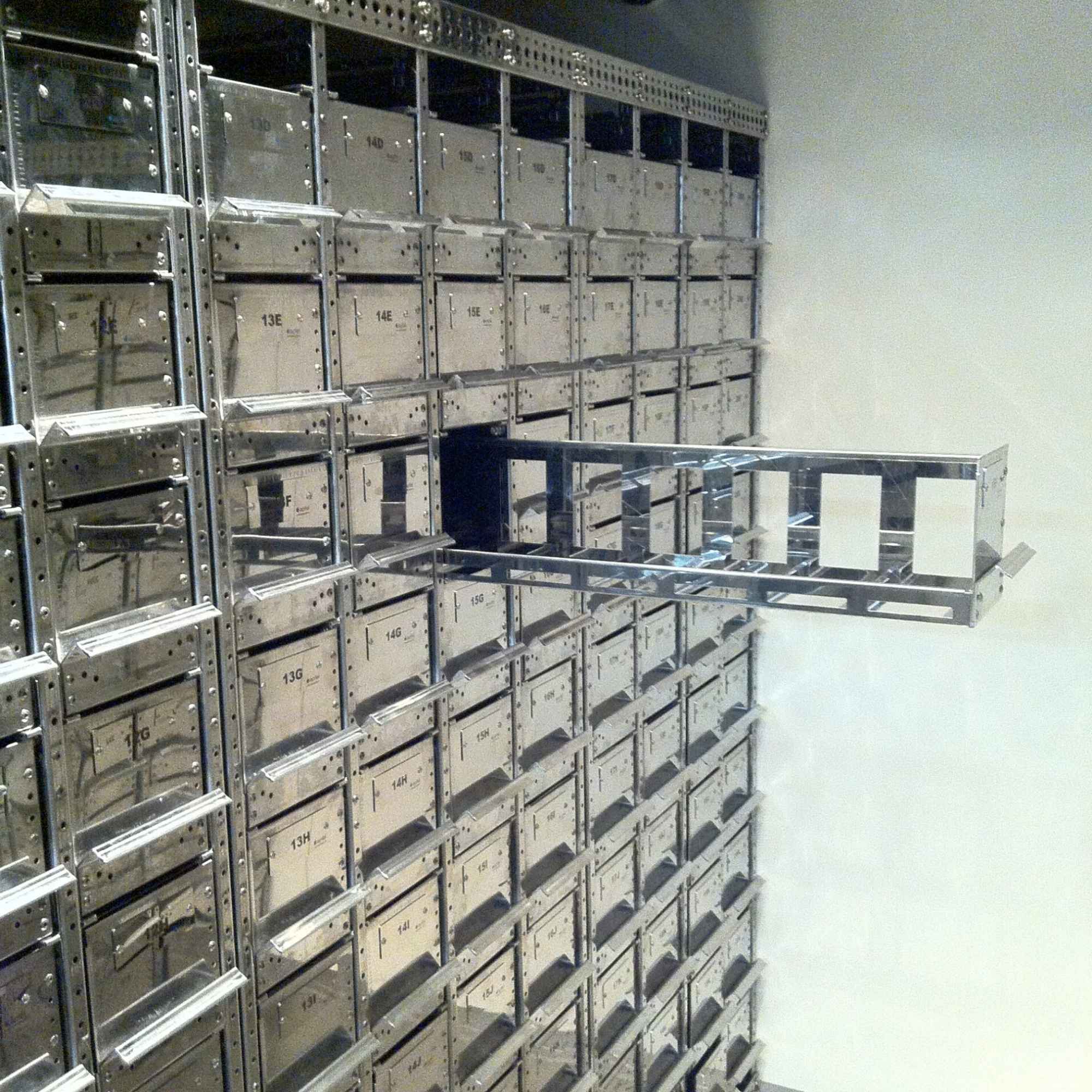 Schubladenregale aus Edelstahl für den Einsatz in der Pharmaindustrie bis -80 Grad