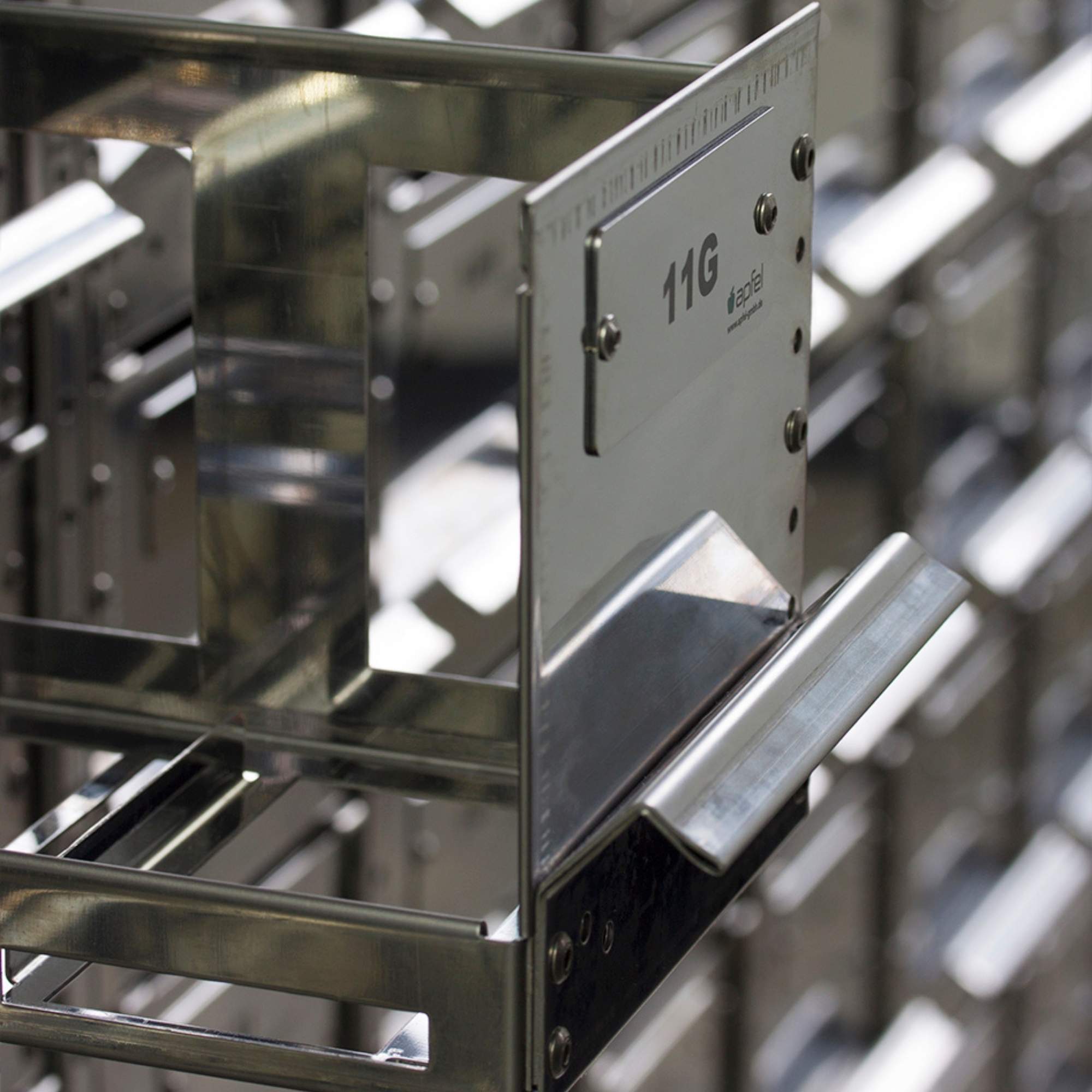 Schubladenregale aus Edelstahl für Pharmaindustrie bis -80 Grad