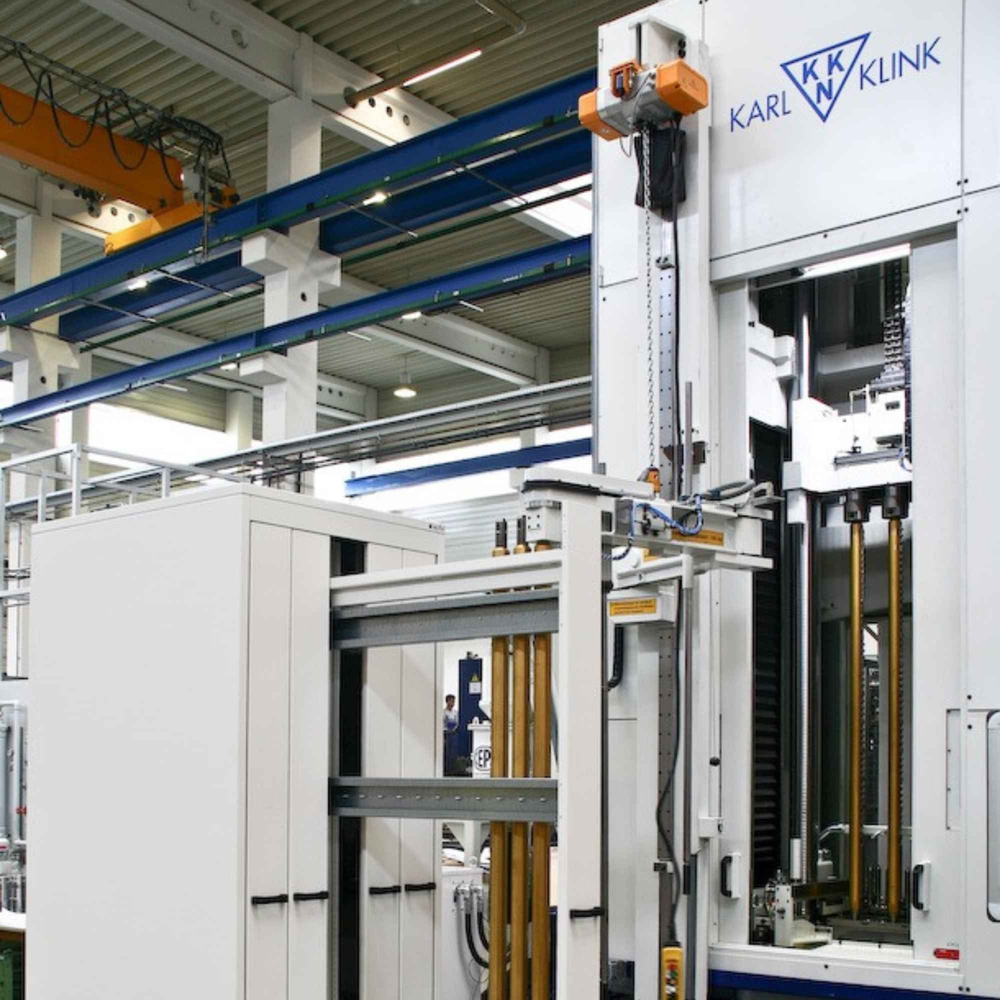 Werkzeugschrank für Schwerlast-Räumnadeln mit Krananbindung