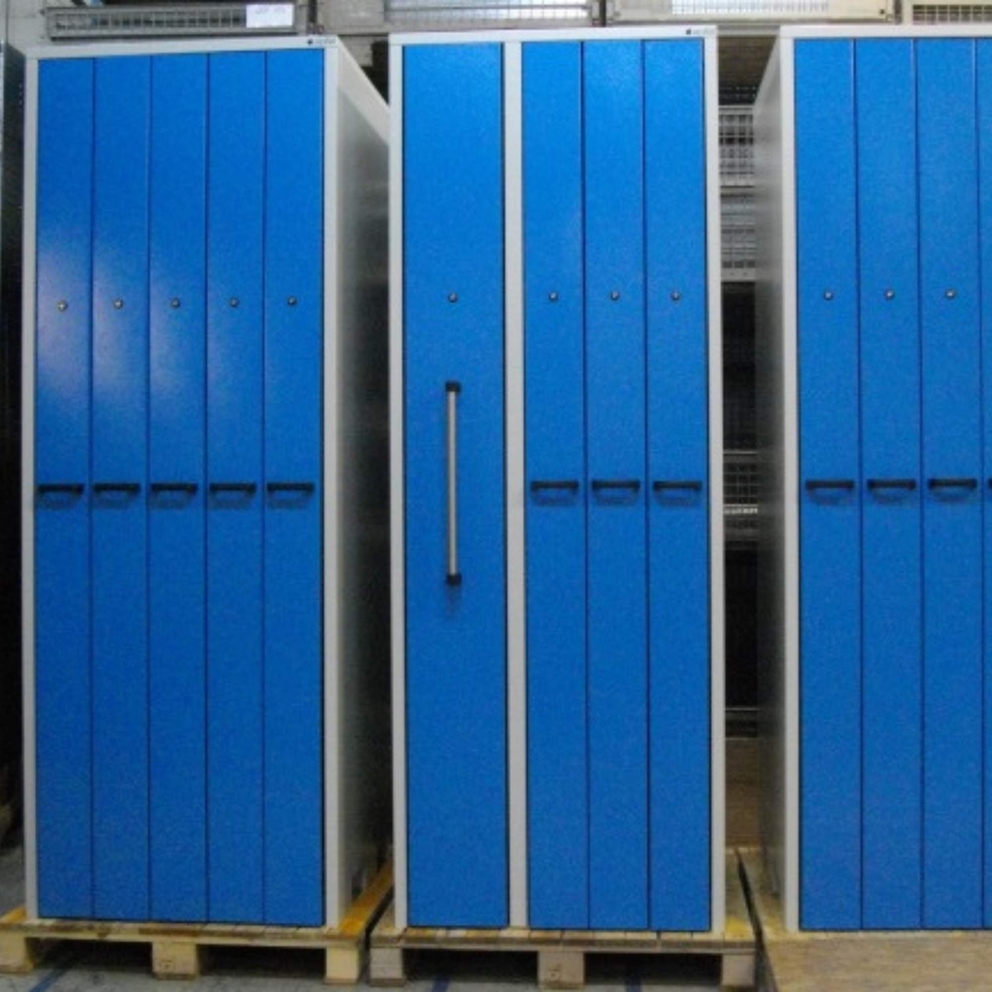 Werkzeugschrank zur Lagerung hoher Räumnadeln